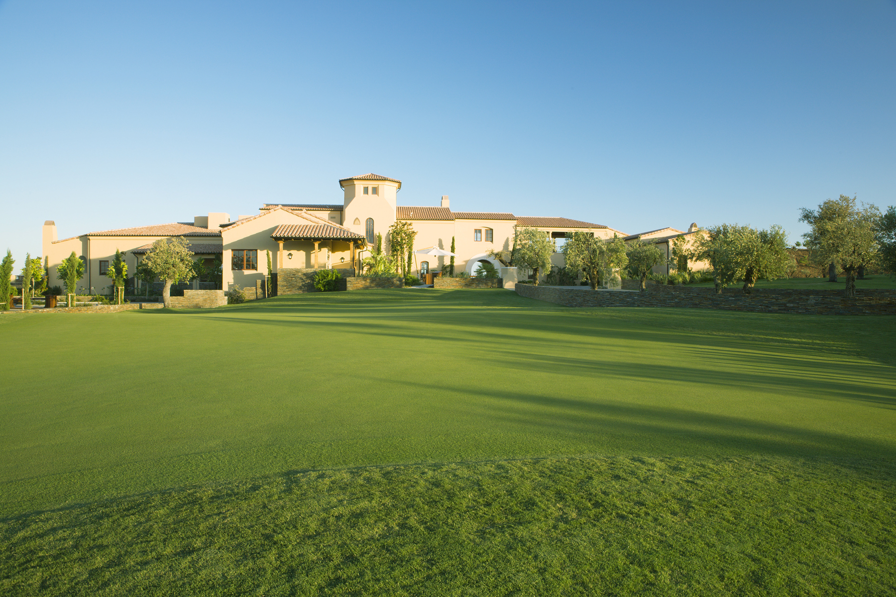 Monte Rei Golf and Country Club, Three Living Architecture